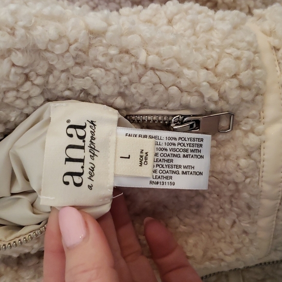 a.n.a. Women's Zipper Sherpa Reversible Jacket Cream - Size L - Picture 9 of 11